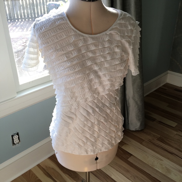 Tops - White ruffle blouse